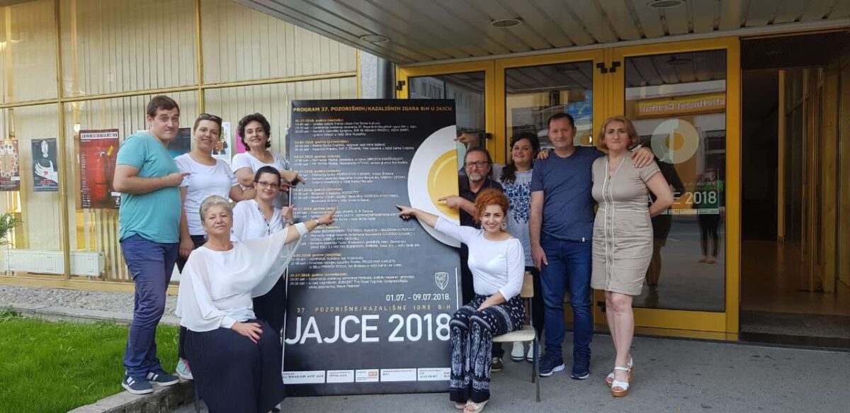 Kako smo osvojili Jajce ili kako je Jajce osvojilo nas: Kazalište mladih ,,Korifej” na kazališnim/pozorišnim igrama u Jajcu.