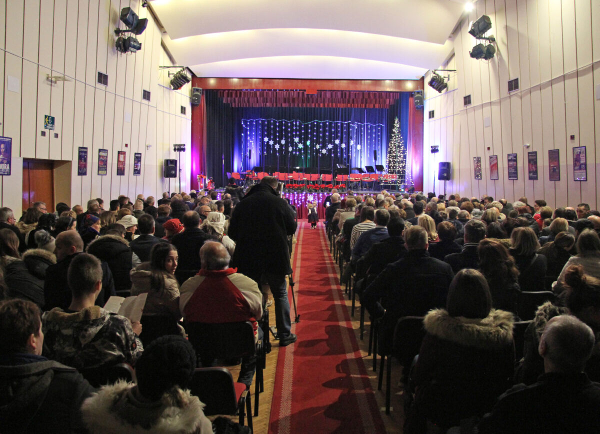 Sinoć održan JU HKC-ov Božićni koncert ,,Božić u Travniku”. Zahvaljujemo publici na velikom odazivu.