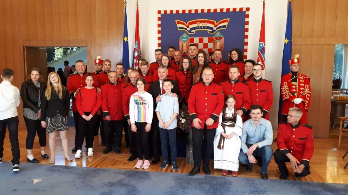 Predsjednica Republike Hrvatske Kolinda Grabar-Kitarović uživala u zvucima Limene glazbe ,,Lašva” Nova Bila