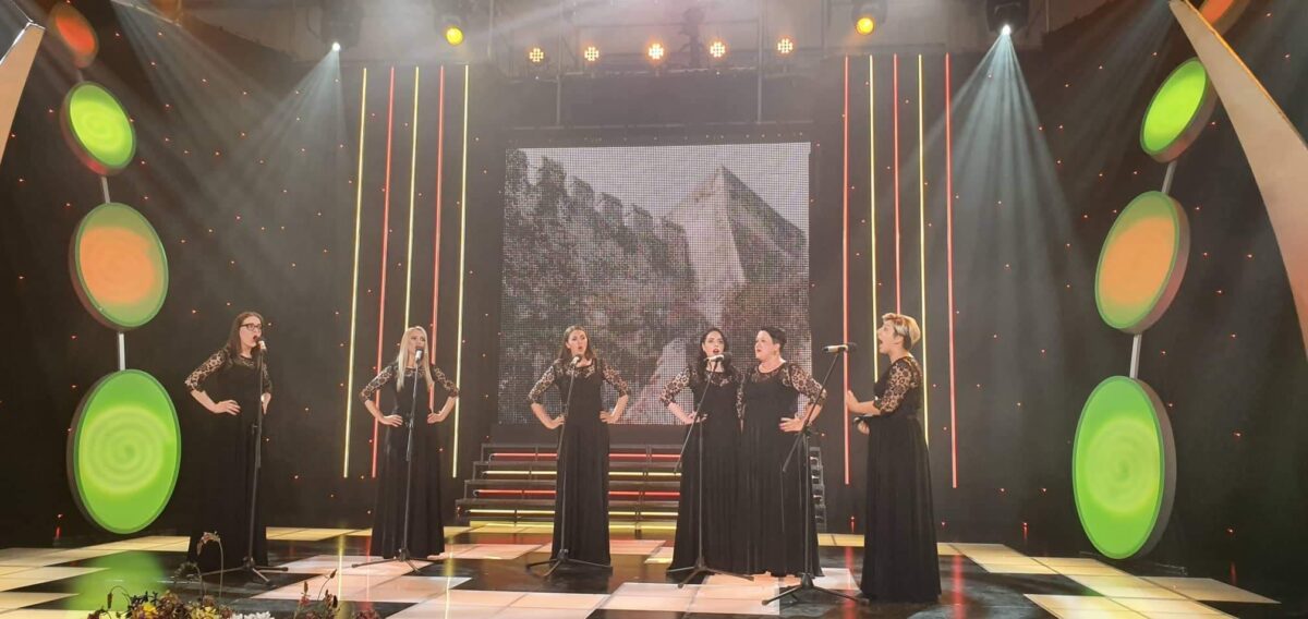 Vokalni sastav „Lašvanske dive“ sudjelovale u snimanju glazbeno-scenskog spektakla ,,Lijepom našom” u Jajcu