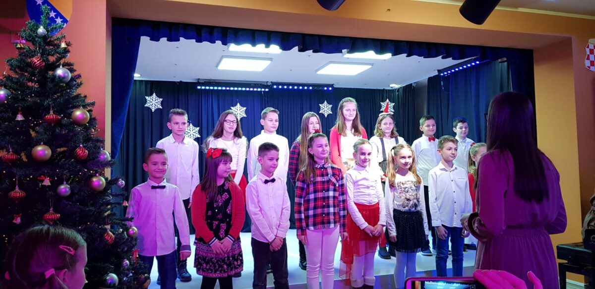Održan Božićni koncert učenika OGŠ Jakova Gotovca Novi Travnik: PO Nova Bila