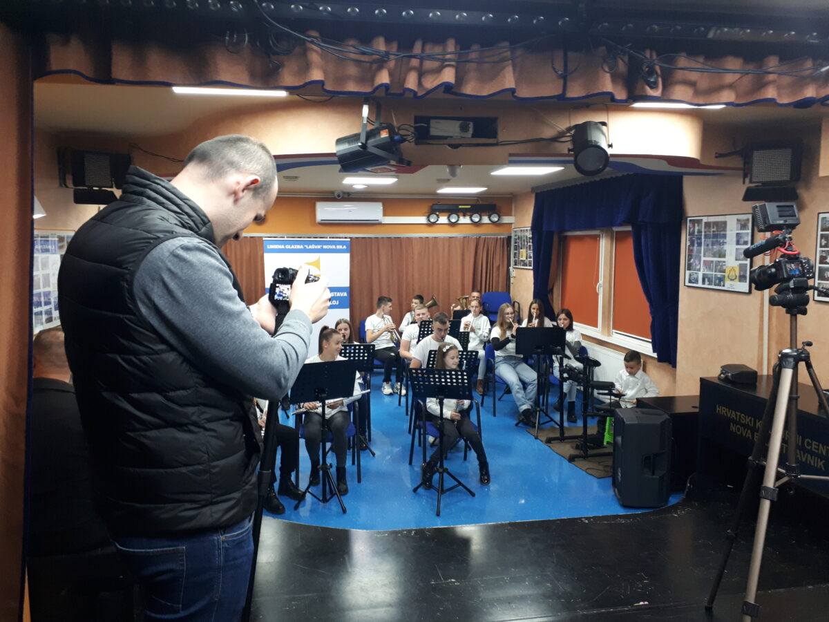 Online koncert pet glazbenih sastava iz Nove Bile