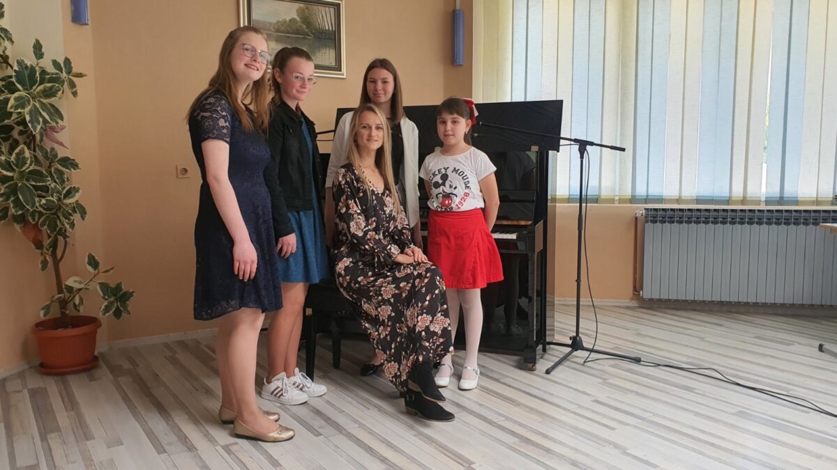 Učenice Osnovne glazbene škole osvojile nagrade na 23. Otvorenom Federalnom natjecanju učenika i studenata glazbe