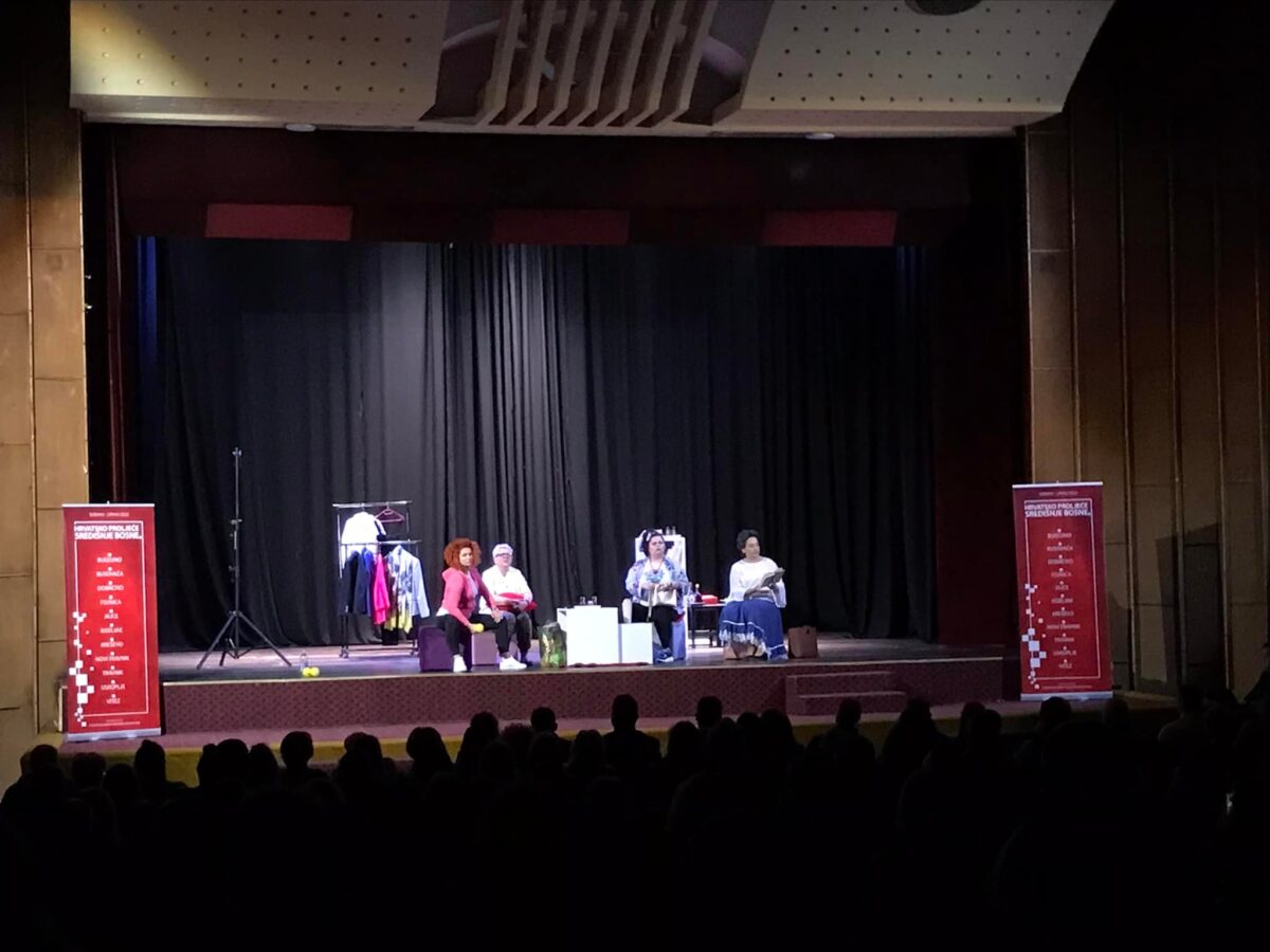 Predstava ,,Ženski snovi” održana u Domu kulture u Novom Travniku