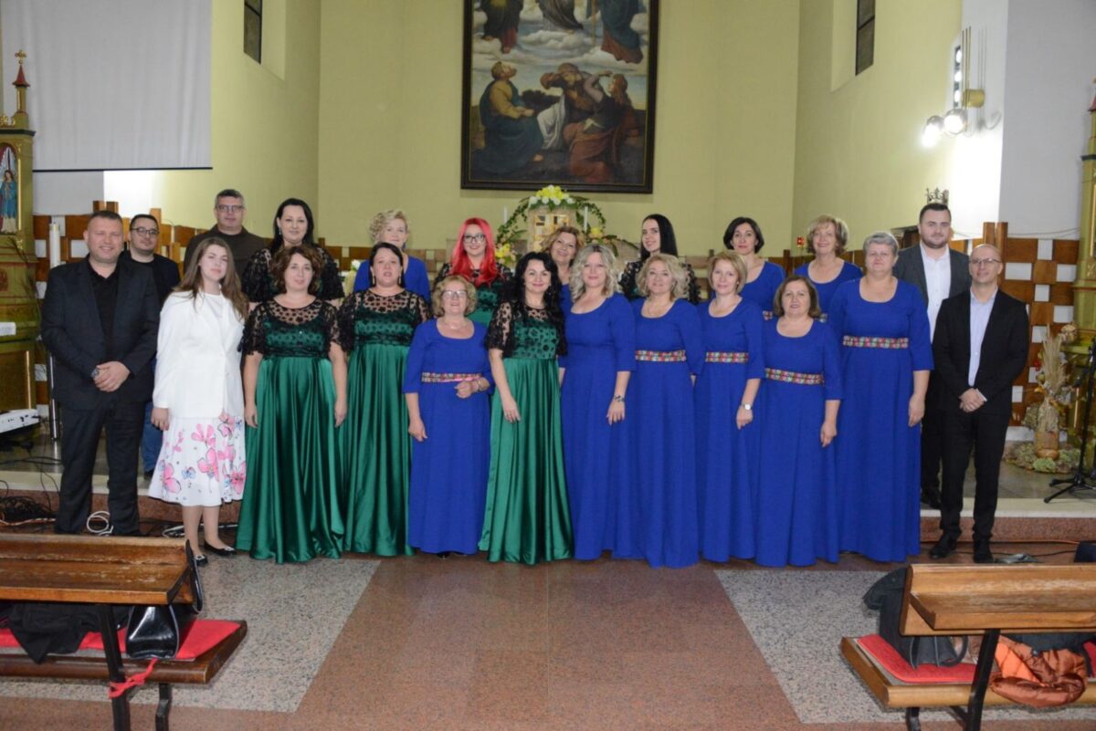 U sklopu projekta ,,Tri koncerta u tri grada” VS Lašvanske dive održao koncert u Busovači