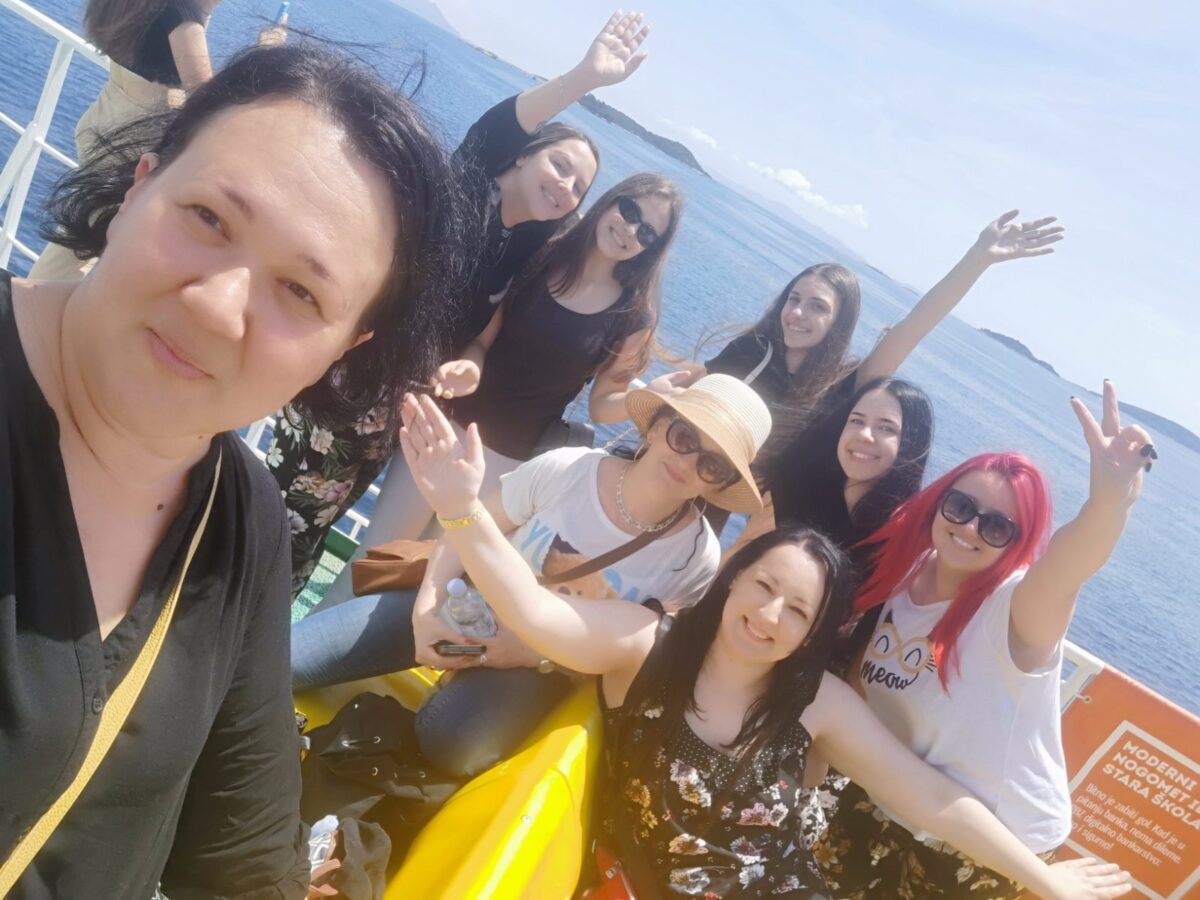 Vokalni sastav „Lašvanske dive“ i Mješoviti zbor HKD Napredak Kreševo održali koncert u Veloj Luci