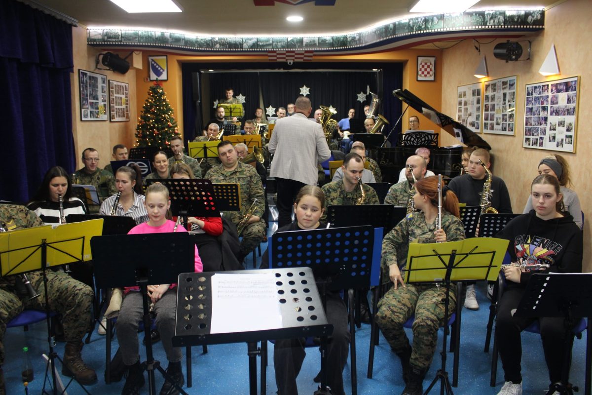 U sklopu pripreme za božićni koncert Ministarstva obrane BiH održana zajednička proba Vojnog orkestra OS BiH, VS Lašvanske dive i Limene glazbe ,,Lašv