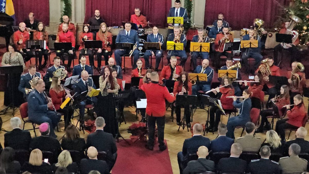 Božićni koncert ministarstva obrane BiH. Nastupili: Vojni orkestar Oružanih snaga BiH, VS Lašvanske dive i Limena glazba ,,Lašva” Nova Bila.