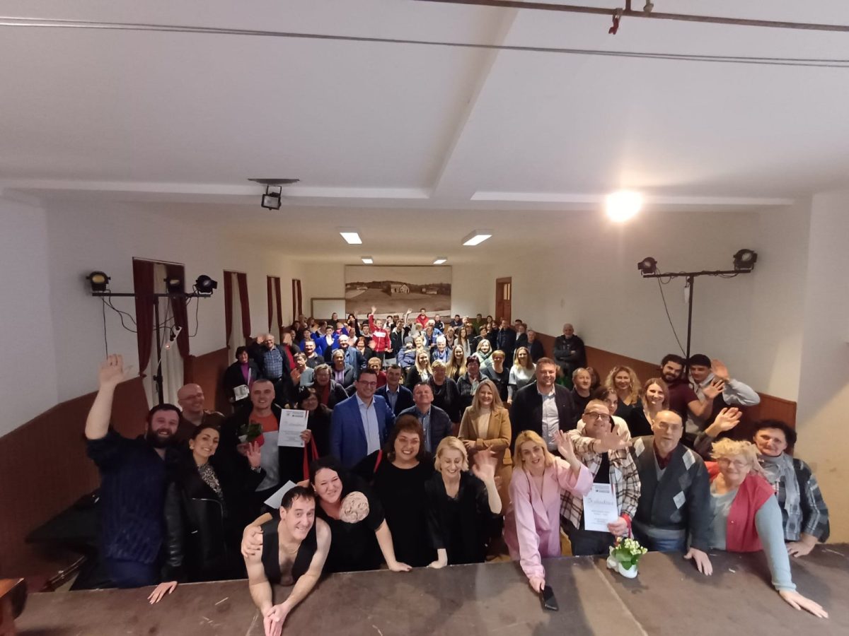 ,,Pidžama za šestero” odigrana u Ivancu u Republici Hrvatskoj