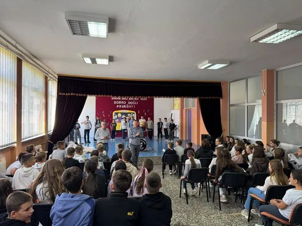 U Osnovnoj školi Nova Bila prezentirana Mala škola udaraljki Limene glazbe ,,Lašva” Nova Bila