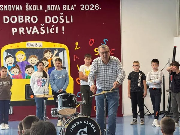 U Osnovnoj školi Nova Bila prezentirana Mala škola udaraljki Limene glazbe ,,Lašva” Nova Bila